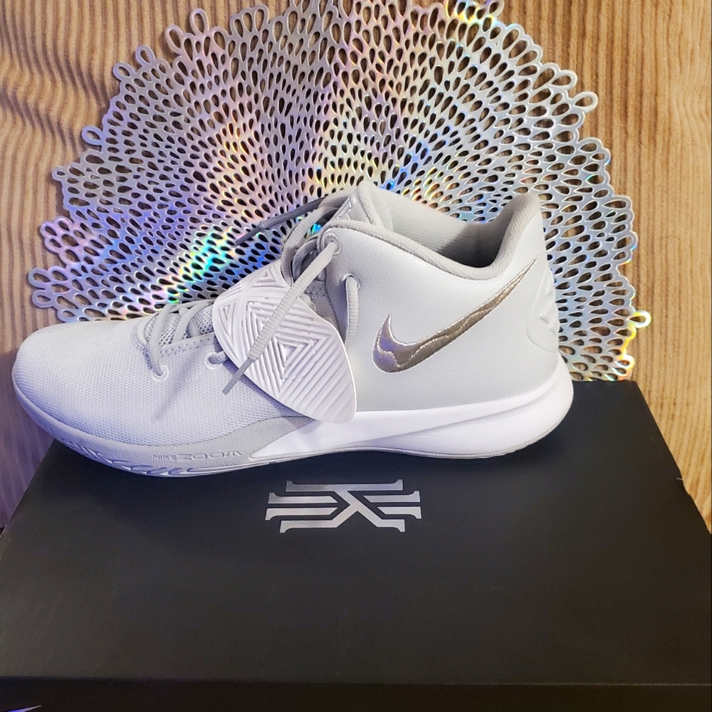 Nike Kyrie Flytrap III size 13 Men's white